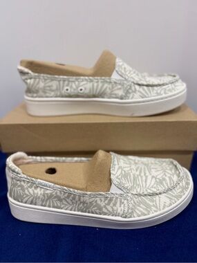 Roxy Womens Minnow Plus Slip On Sneaker - Size 8.5